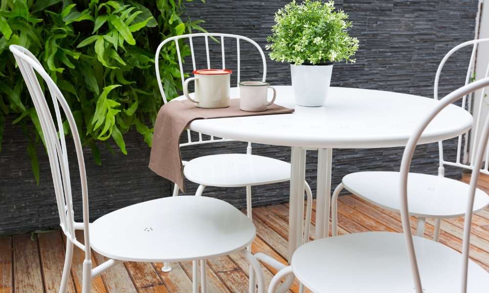 All White Outdoor Coffee Table Decor Ideas