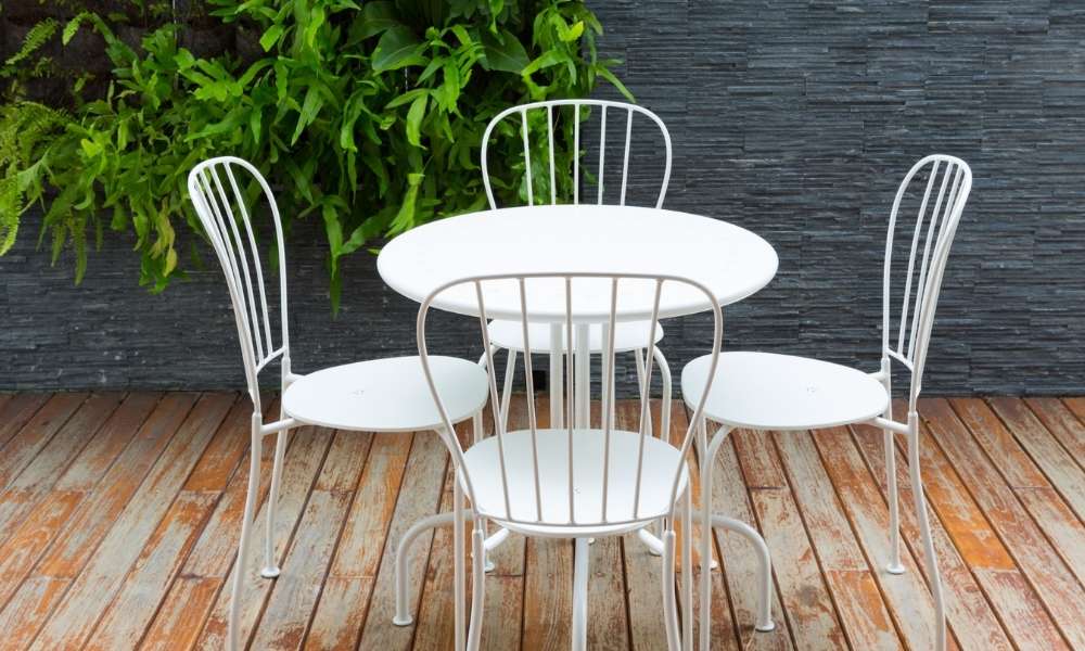 Clean and Simple Outdoor Coffee Table Decor Ideas