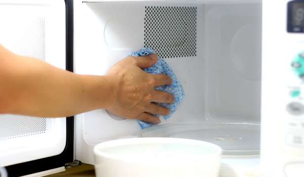 Baking Soda for Clean a Microwave