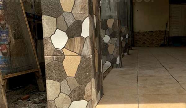 Ceramic Pieces or Tiles Pillar Decoration