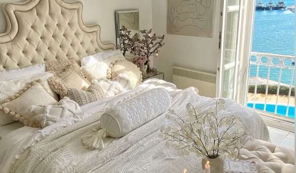 Contemporary Black White and Gold Bedroom Decor Ideas