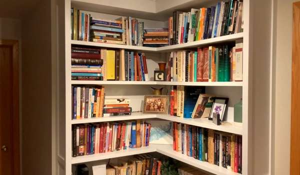 Corner Bookshelf Ideas for Small Living Room