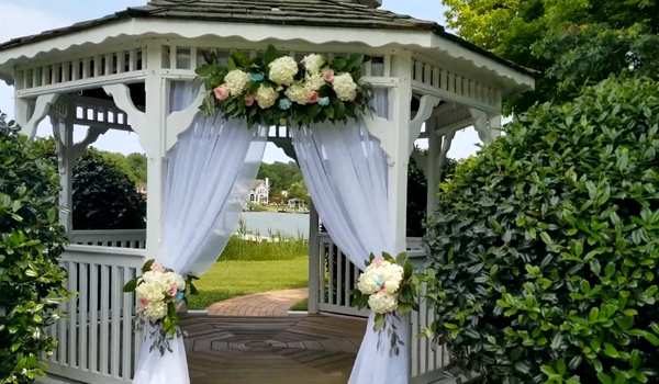 Decorate Pergola With Floral 