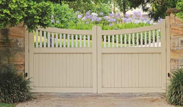 Cedarwood Farmhouse Front Gate Ideas For Small House