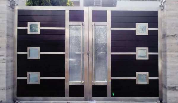 Huge Wooden Middle Gate With Glass Design