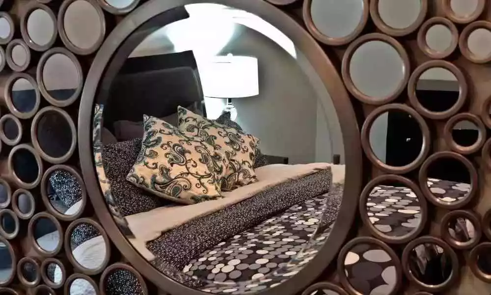 Oversized Mirror As a Decoration