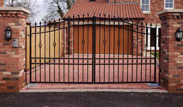 Simple Iron Front Gate Ideas for Small House 