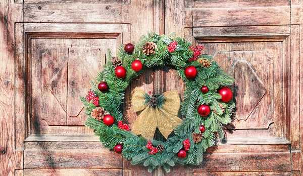Try to Choose a Medium Hang a Wreath on a Door Without a Hanger