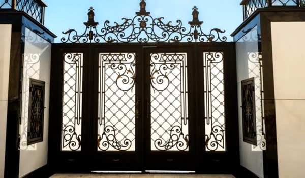 Wood And Iron Combination Gate For Villa