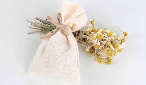 Dried Flowers and Foliage to Gift Wrapping