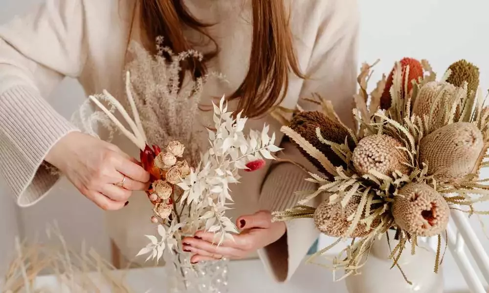 How to Display Dried Flowers