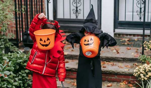 Make a Halloween Display With Old Milk Can