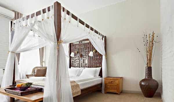 Canopy Bed 