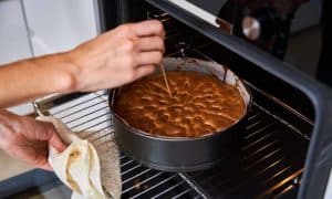 How to Bake a Cake in Microwave Oven Without Convection